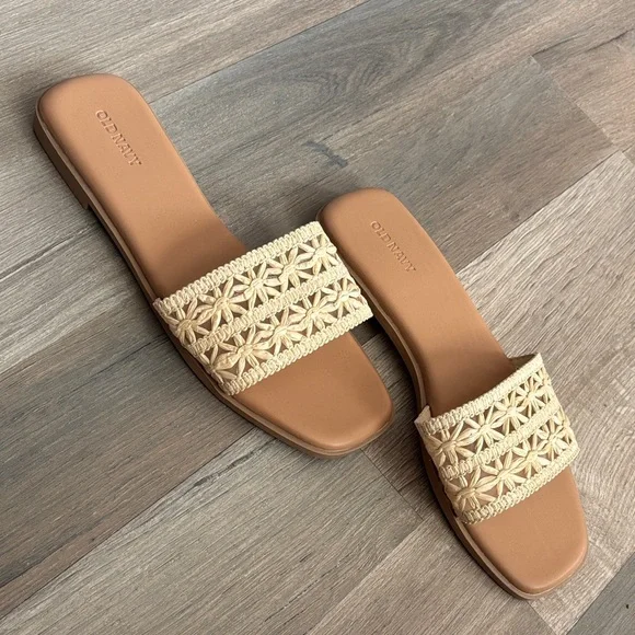 Old Navy Beige Woven Slide Sandals - Picture 2 of 3